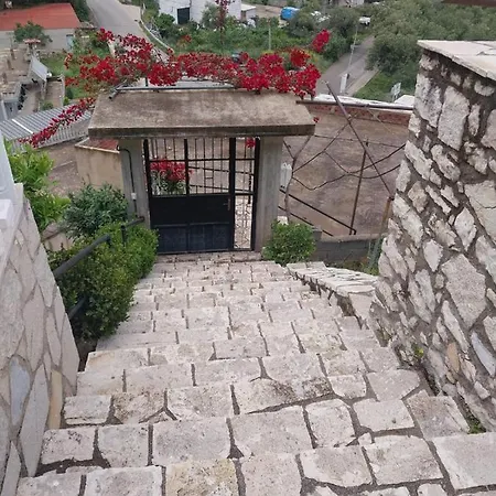 Daire Lani Apartament Sea Views Qeparo